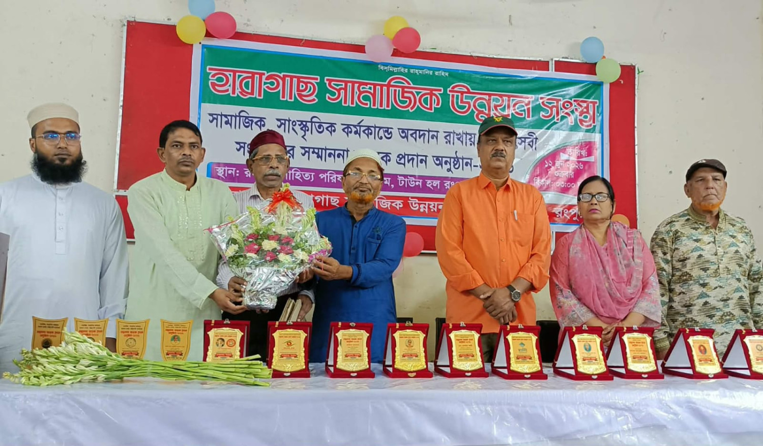 সামাজিক ও সাংস্কৃতিক কর্মকান্ডে অবদান রাখায় সম্মাননা স্মারক প্রদান