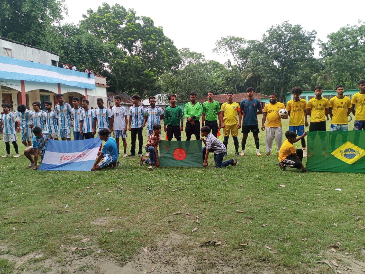 আলফাডাঙ্গায় আর্জেন্টিনা-ব্রাজিল সমর্থকদের মধ্যে, জমজমাট প্রীতি ফুটবল ম্যাচ অনুষ্ঠিত, ৩-২ গোলে আর্জেন্টিনার জয়