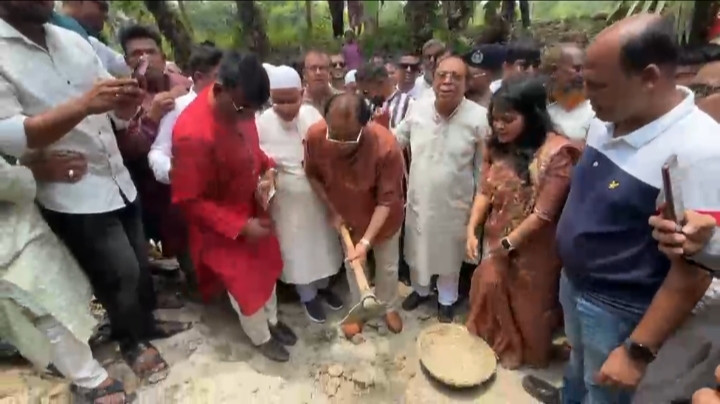 আলফাডাঙ্গায় নদী খননের শুভ উদ্বোধন করলেন প্রতিমন্ত্রী আলী নেওয়াজ মাহমুদ খৈয়ম